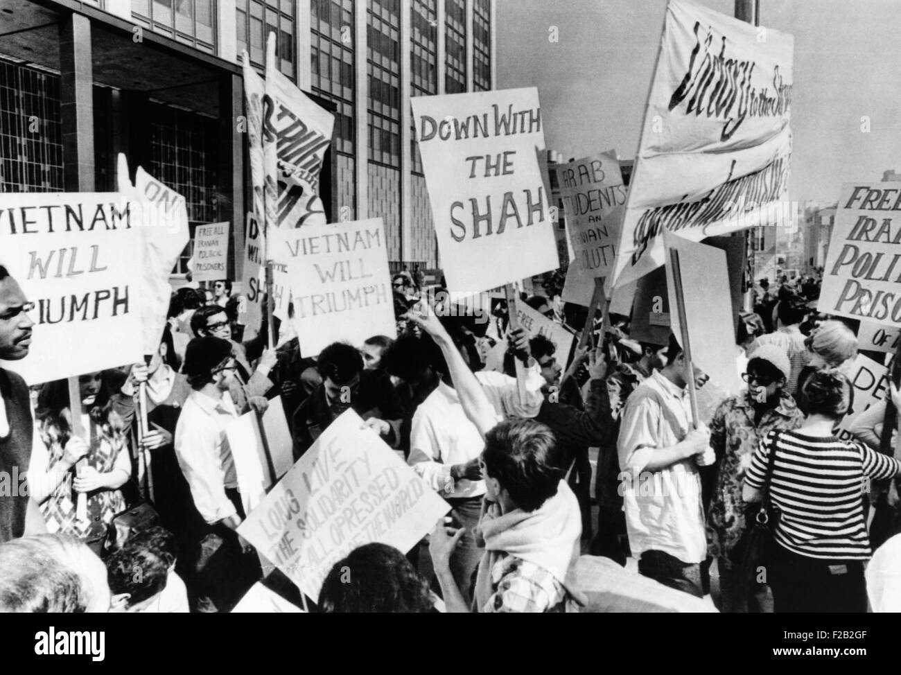 Iranische Studenten und Mitglieder des SDS protestieren den Schah von Persien Staatsbesuch in den USA 21. Oktober 1969. (CSU 2015 8 520) Stockfoto