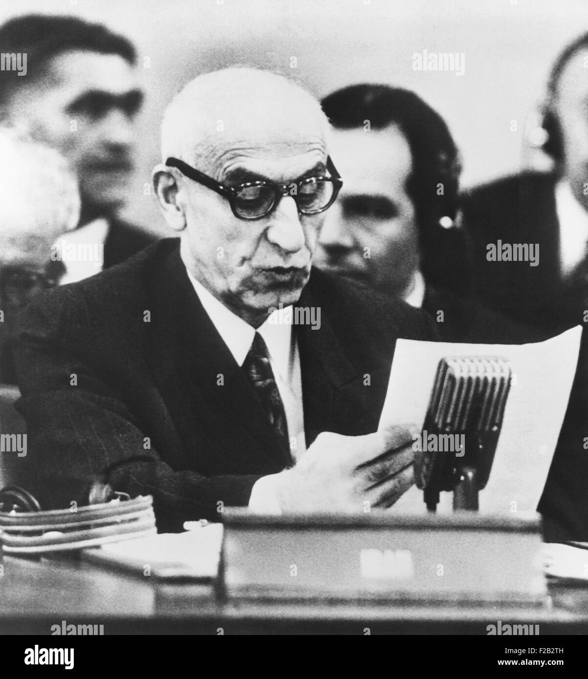 Iranischen premier Mohammed Mossadegh erscheinen vor dem UN-Sicherheitsrat. 16. Oktober 1951. Er drohte, in den Iran zurück, wenn Großbritannien Recht Irans auf die Anglo-Iranian Oil Company zu verstaatlichen anerkannt. (CSU 2015 8 506) Stockfoto
