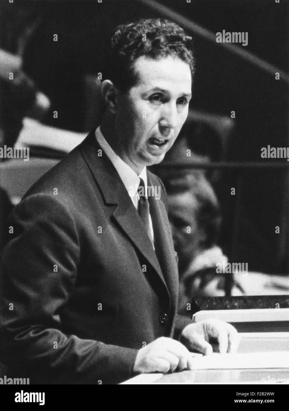 Algerische Präsident Ahmed Ben Bella befasst sich mit der UN-Generalversammlung auf 9. Oktober 1962. Der Vorsitzende der unabhängigen französischen Kolonie sagte, Algerien gelöst wurde, bedingungslosen Hilfe zu Nationalisten Kampf für die Befreiung Angolas, Rhodesien, Südafrika, und Südwest-Afrika zu geben. (CSU 2015 7 316) Stockfoto