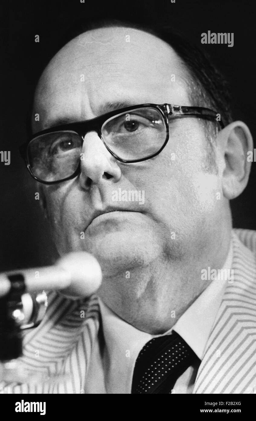 Watergate Verschwörer Bernard Barker erscheint vor dem Senat Watergate-Ausschuss am 24. Mai 1973. Er bezeugte die Watergate-Einbrecher waren auf der Suche nach Beweis der kubanischen Beiträge zur Kampagne von Senator George McGovern und möglicherweise der Senator Edward Kennedy. " (CSU 2015 8 477) Stockfoto
