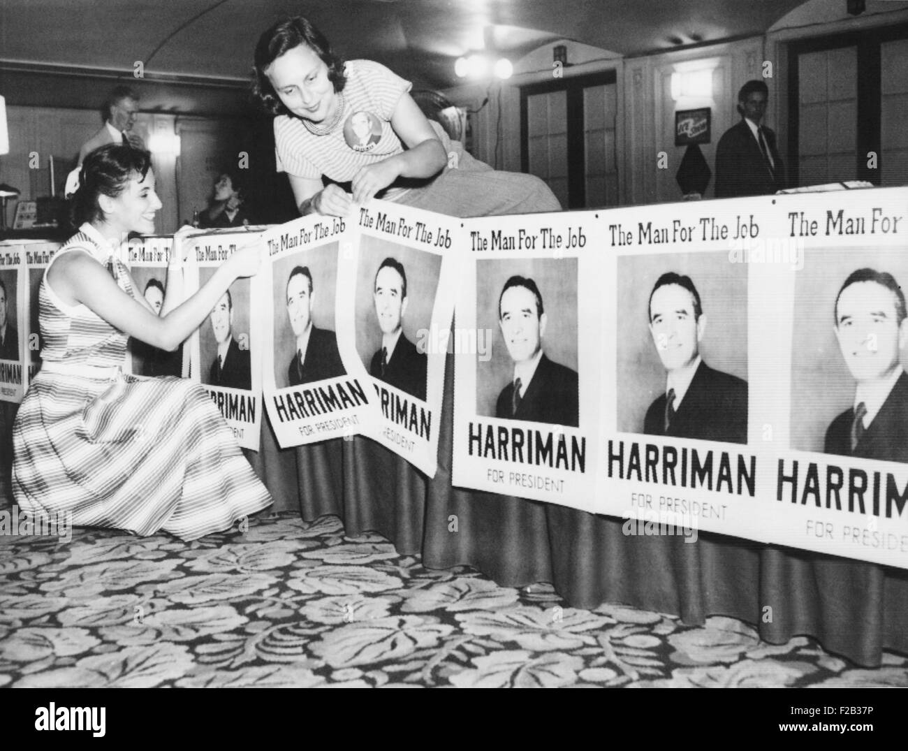 Plakate, "Mann für Job" Averill Harriman Convention im Hauptquartier, 16. Juli 1952. Harriman Kandidatur für die Präsidentschaftskandidatur ist fehlgeschlagen, weil er nie ein Wahlamt inne hatte. (CSU 2015 7 268) Stockfoto