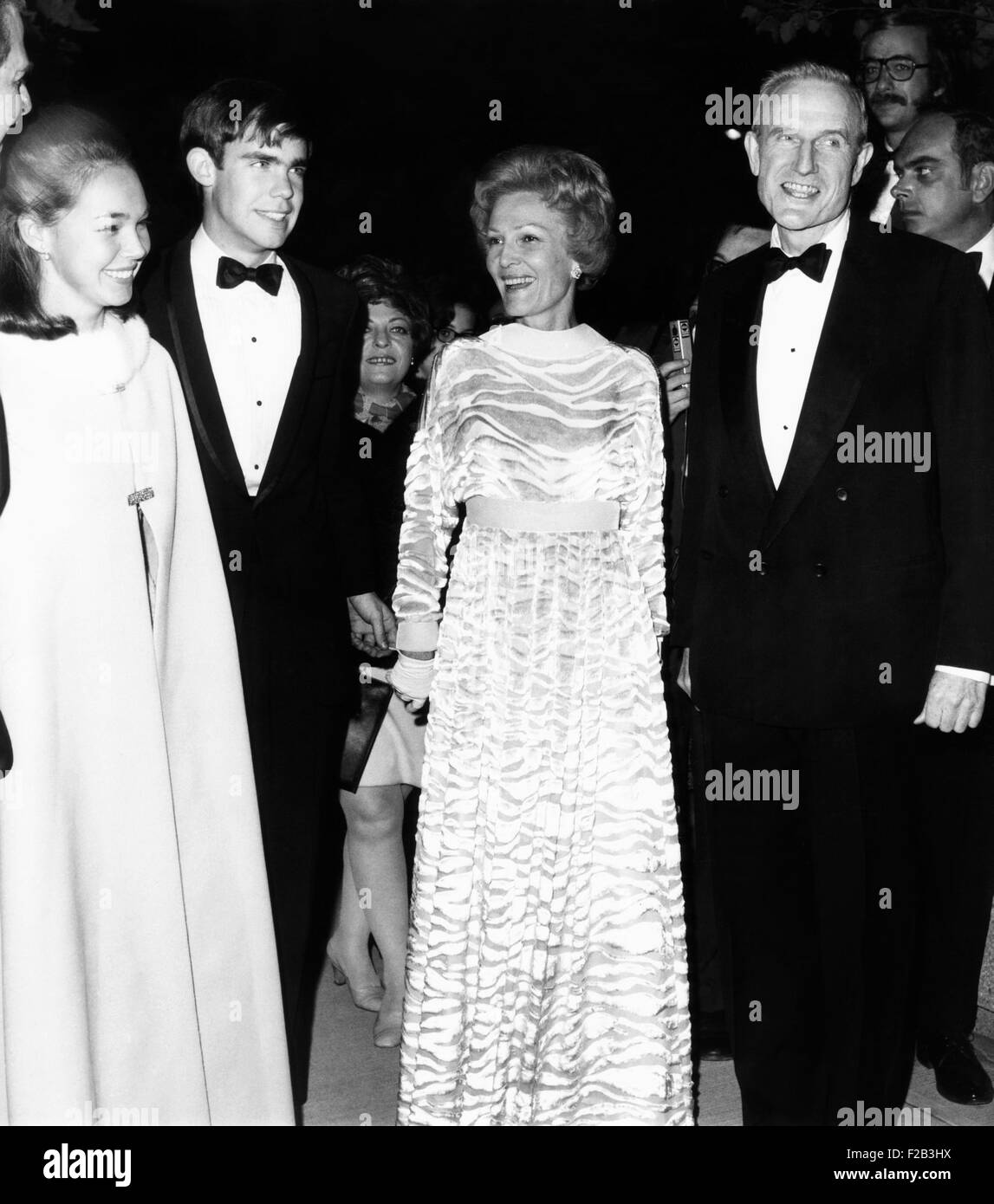 First Lady Pat Nixon und John D. Rockefeller III an die neue Juilliard School of Music. 26. Oktober 1969. Mit Tochter Julie und ihr Ehemann David Eisenhower markieren sie die Fertigstellung des letzten Gebäudes des Lincoln Center. -(CSU 2015 6 198) Stockfoto
