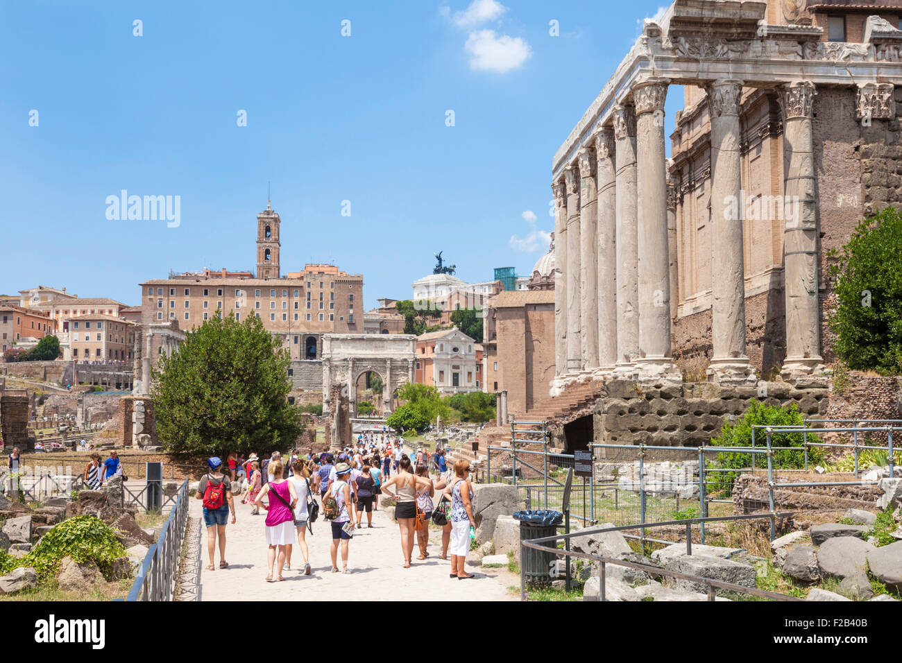 Antoninus und Faustina-Tempel im Forum Romanum Rom Italien Roma Lazio Italien EU Europa Stockfoto