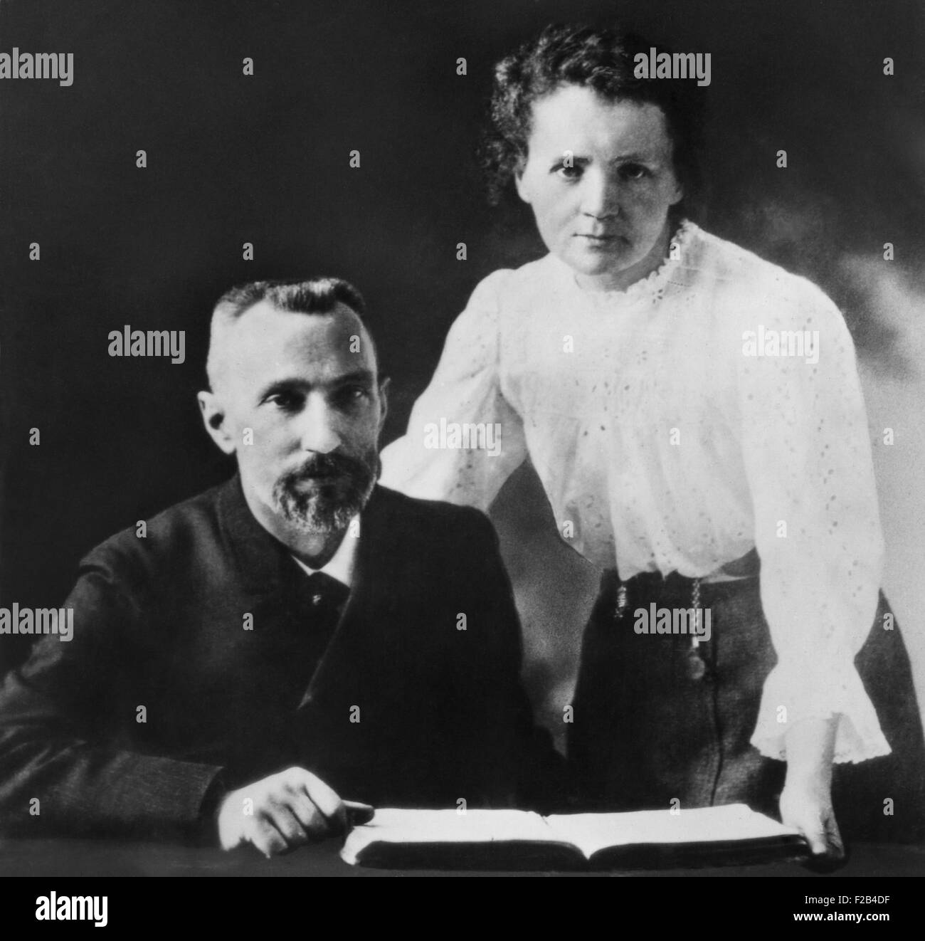 Pierre Curie und Marie Sklodowska-Curie (1867-1934), c. 1903. Das Paar gemeinsam mit dem Physiker Henri Becquerel 1903 den Nobelpreis für Physik. -(BSLOC 2015 1 68) Stockfoto