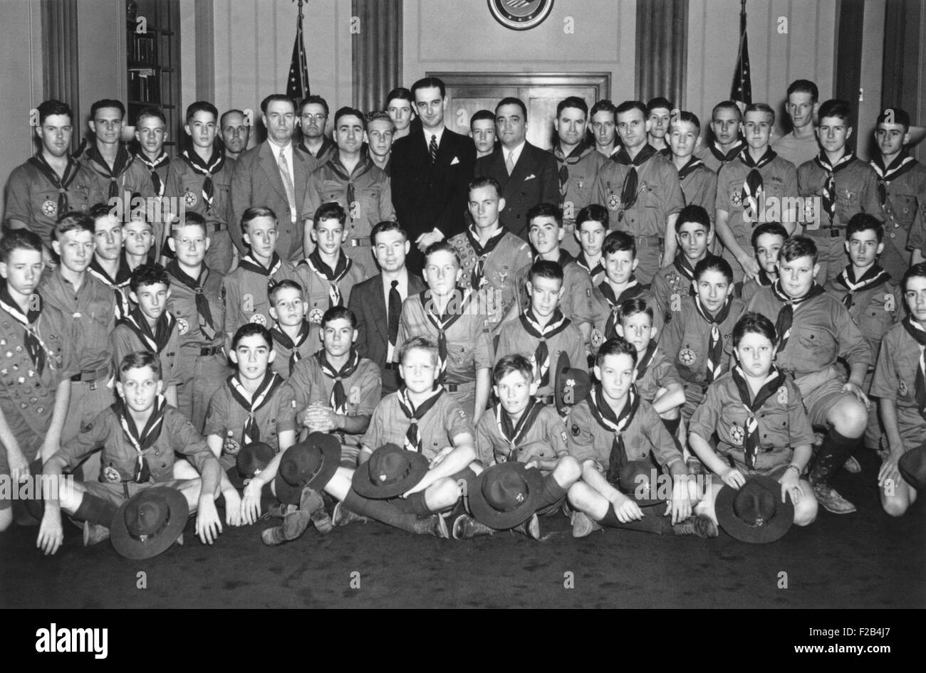 Kongressabgeordnete Lyndon Johnson und FBI-Direktor J. Edgar Hoover mit Texas Boy scouts, ca. 1937-39. -(BSLOC 2015 1 4) Stockfoto