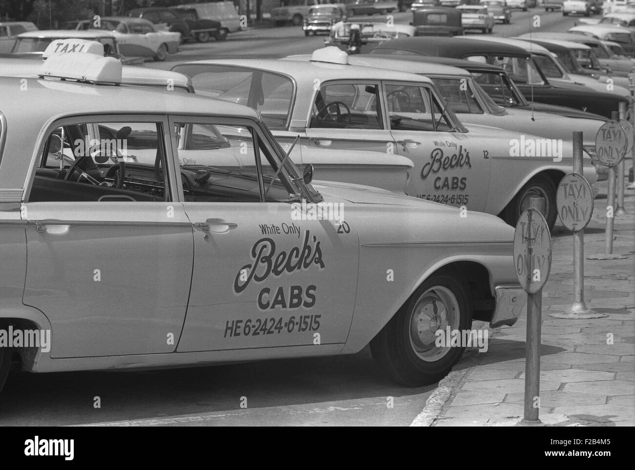 Getrennten Taxi Kabinen mit Schild "Weißen nur, Becks Taxis" an Seitentür, Albany, Georgia. 18. August 1962. -(BSLOC 2015 1 202) Stockfoto