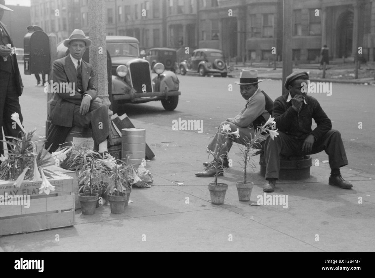 African American Lily Anbieter am Ostersonntag, Chicago, Illinois. April 1941. -(BSLOC 2015 1 200) Stockfoto