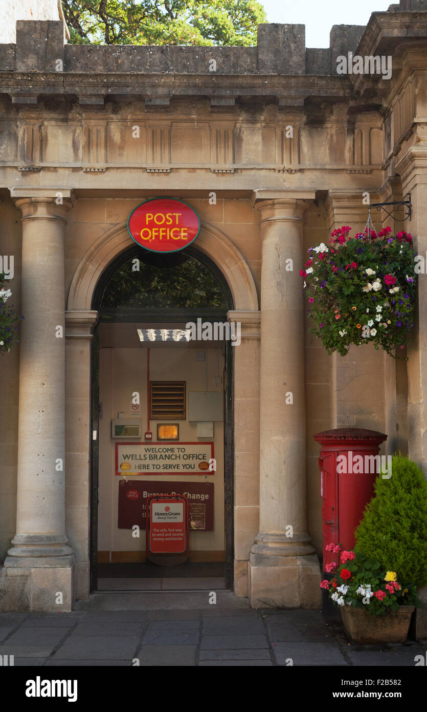 Der Eingang zur Post, Wells Branch, Marktplatz, Wells, Somerset England UK Stockfoto