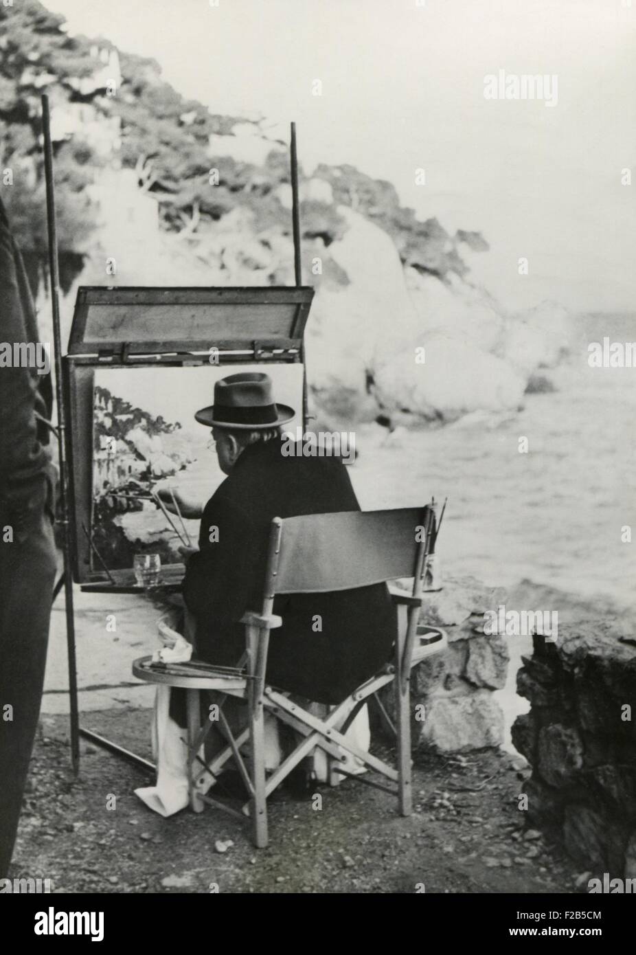 Ex-Premierminister Winston Churchill Malerei an der französischen Riviera in der Nähe von Monte Carlo. 12. Januar 1949. -(BSLOC 2014 17 53) Stockfoto