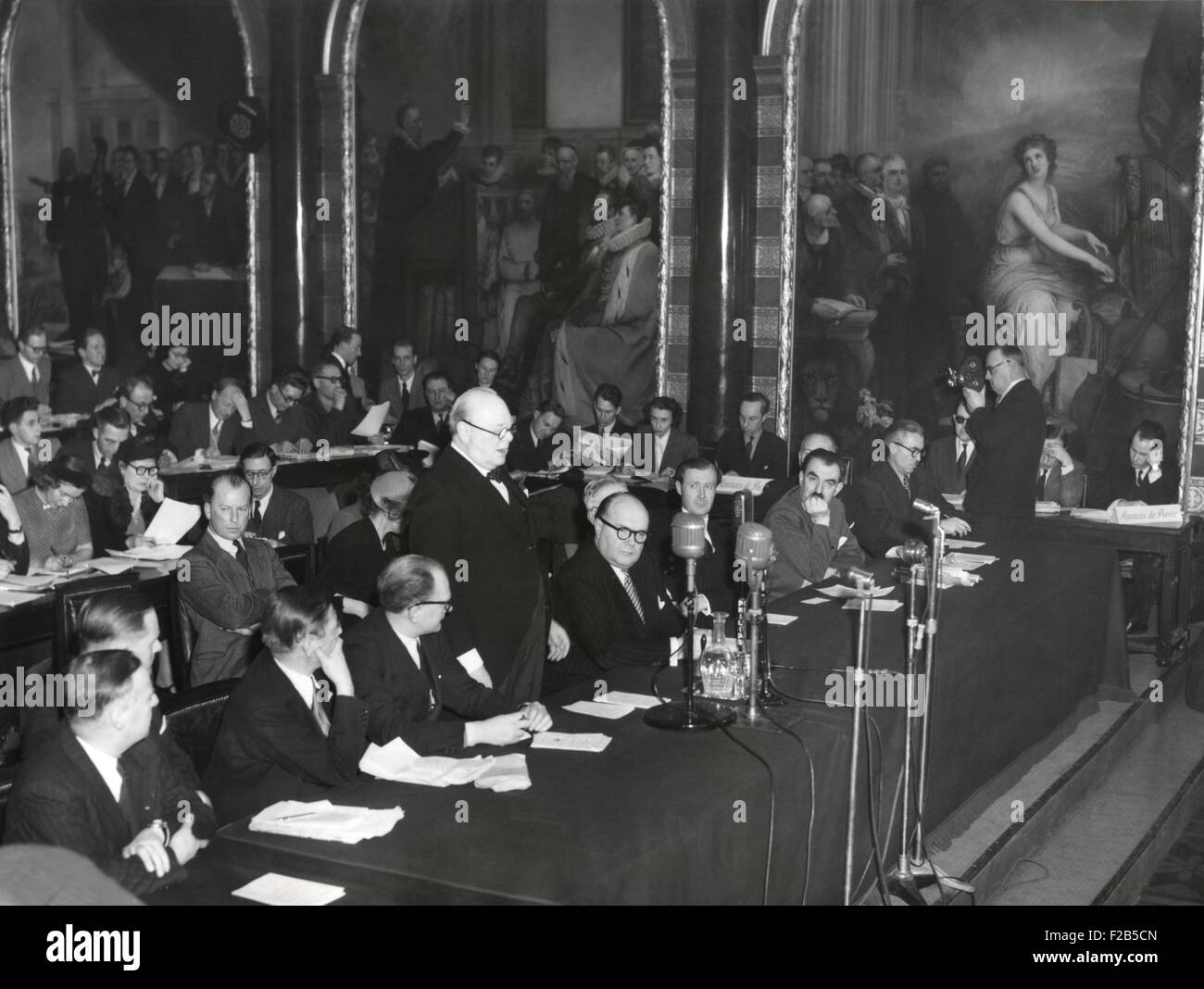 Der ehemalige Premier Winston Churchill anlässlich der Eröffnung des europäischen internationalen Kongresses. 26. Februar 1949. An der Börse (Börse) von Brüssel, Belgien. -(BSLOC 2014 17 52) Stockfoto