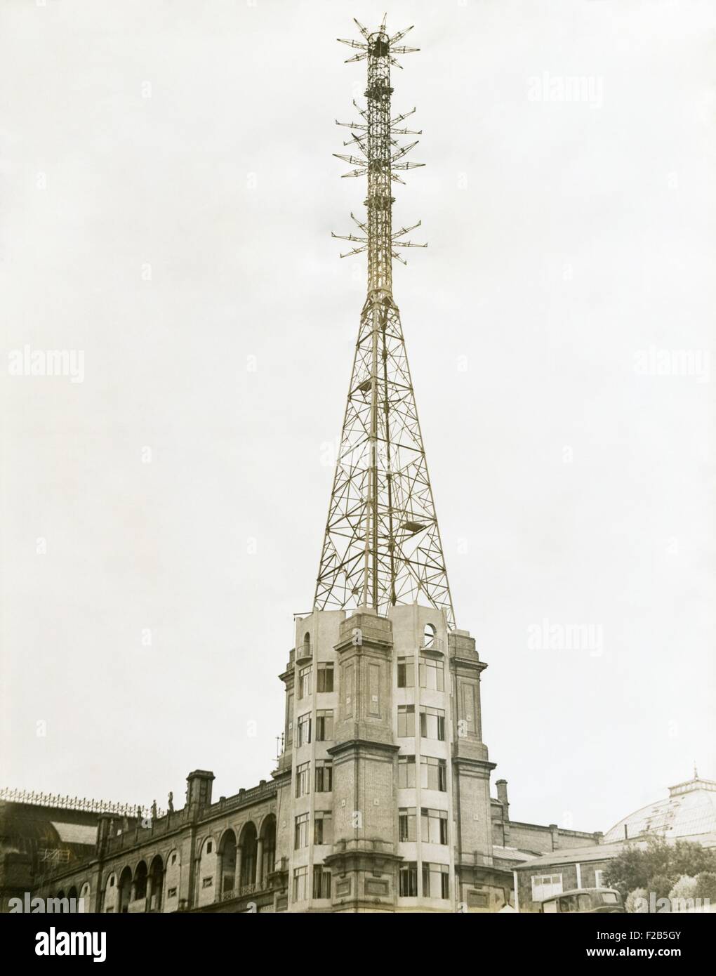 Fernsehturm am Alexandra Place in London, 17. August 1936. Die British Broadcasting Corporation (BBC) hat Fernsehen Büros, Studios und Sender zum entwickeln und Testen von Fernsehen. Sie planten eine November 1936 Öffnung des BBC-Fernsehens. -(BSLOC 2014 17 132) Stockfoto