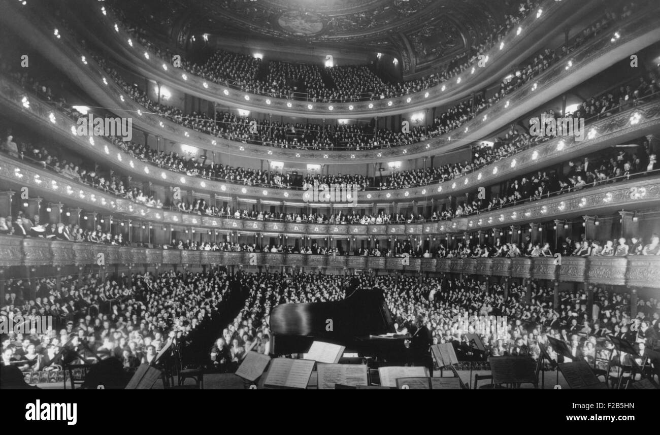 Metropolitan Opera House während eines Konzerts von Pianisten Josef Hoffmann, 28. November 1937. -(BSLOC 2014 17 116) Stockfoto