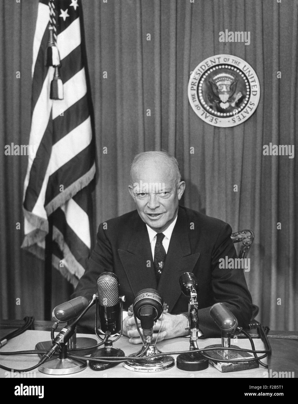 Präsident Eisenhower aufnehmen einer Nachricht für den Ausschuss für Religion in American Life, Inc. 22. Oktober 1953. -(BSLOC 2014 16 67) Stockfoto