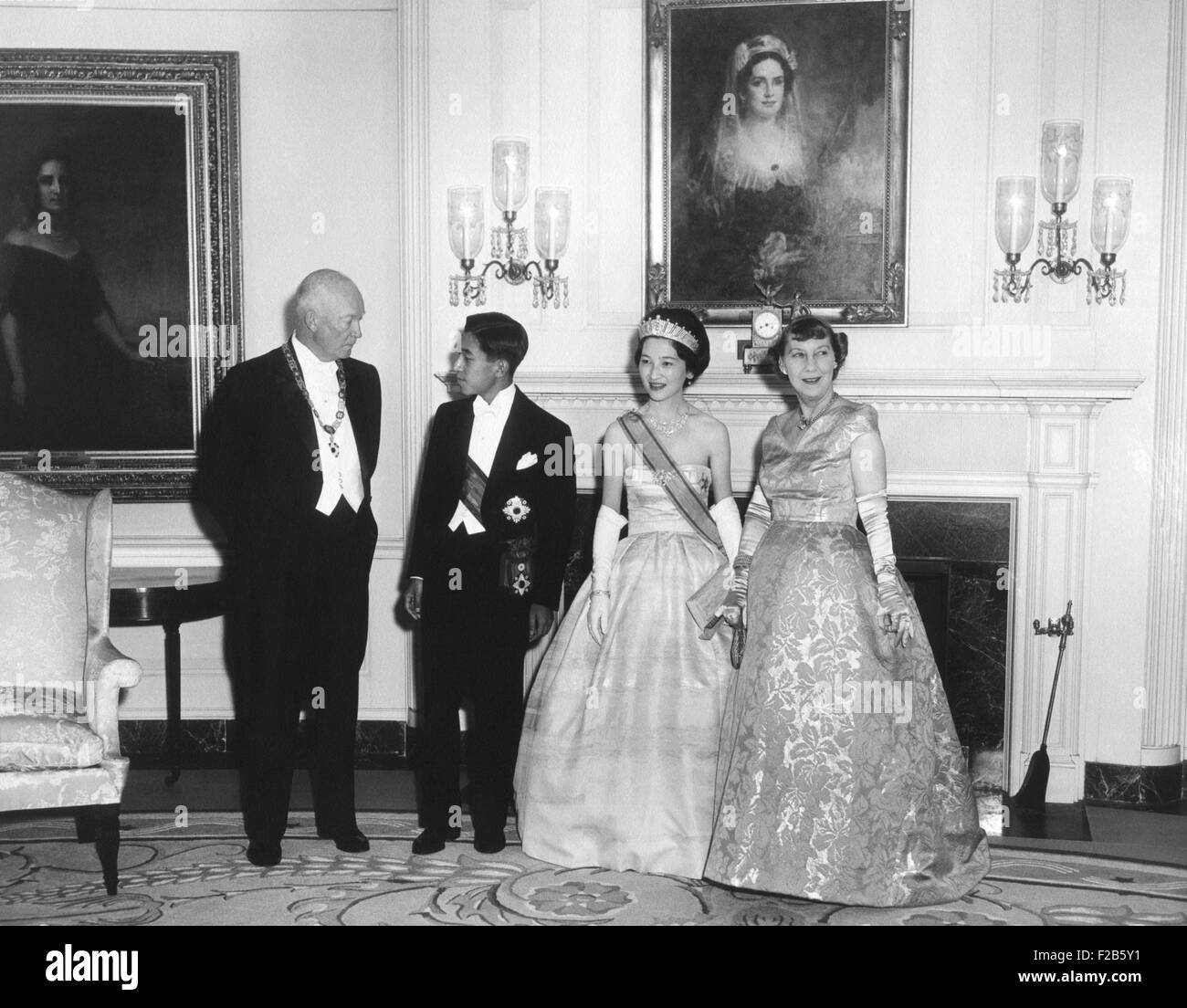 Kronprinz Akihito und Prinzessin Michiko von Japan mit der Eisenhowers. Sie posieren für Fotos vor dem Mittagessen stand auf der Stockfoto