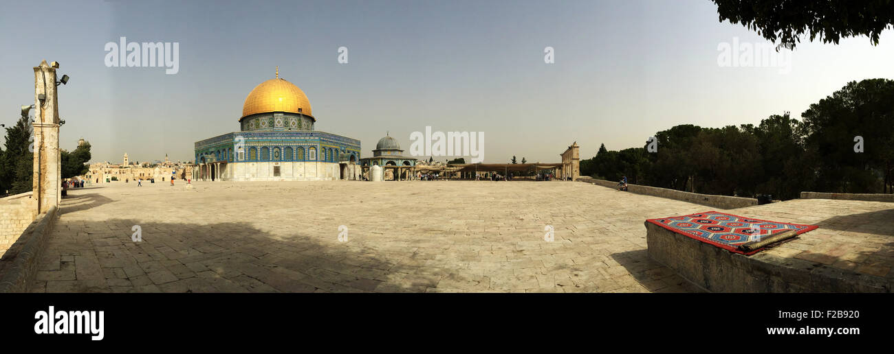 Jerusalem, Israel, Heiliges Land, Naher Osten: Panoramablick auf den Felsendom, die islamische Heiligtum namens Al Haram Al Sharif, islamische Gotteshaus Stockfoto