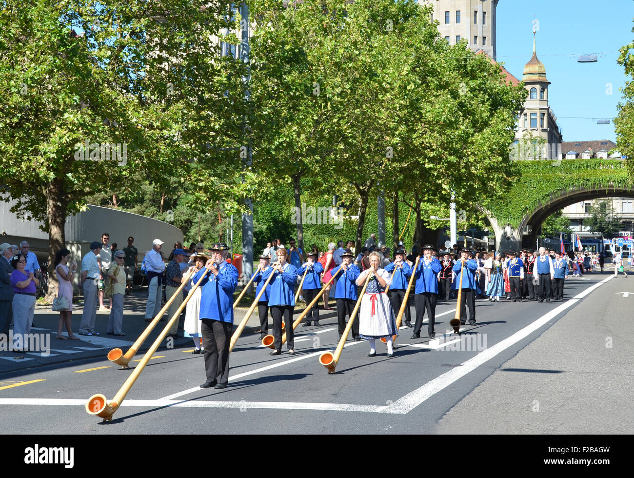Zürich - 1. August 2013: Traditionelle Parade in Zürich am Schweizer Nationalfeiertag, 1. August in Zürich Stockfoto Zürich - 1. August 2013: Traditionelle Parade in Zürich am Schweizer Nationalfeiertag, 1. August in Zürich Stockfoto