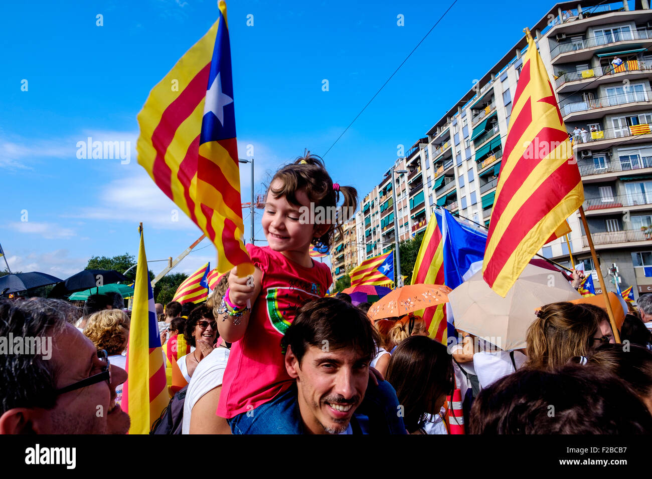 Ein junges Mädchen bei der Demonstration für die Unabhängigkeit in Barcelona auf der katalanischen Nationalfeiertag (Diada) 11. September 2015 Stockfoto