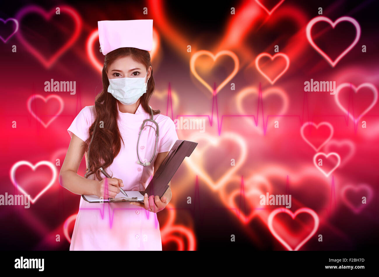 Krankenschwester schreiben Zwischenablage mit abstrakten Puls und Herz Hintergrund Stockfoto