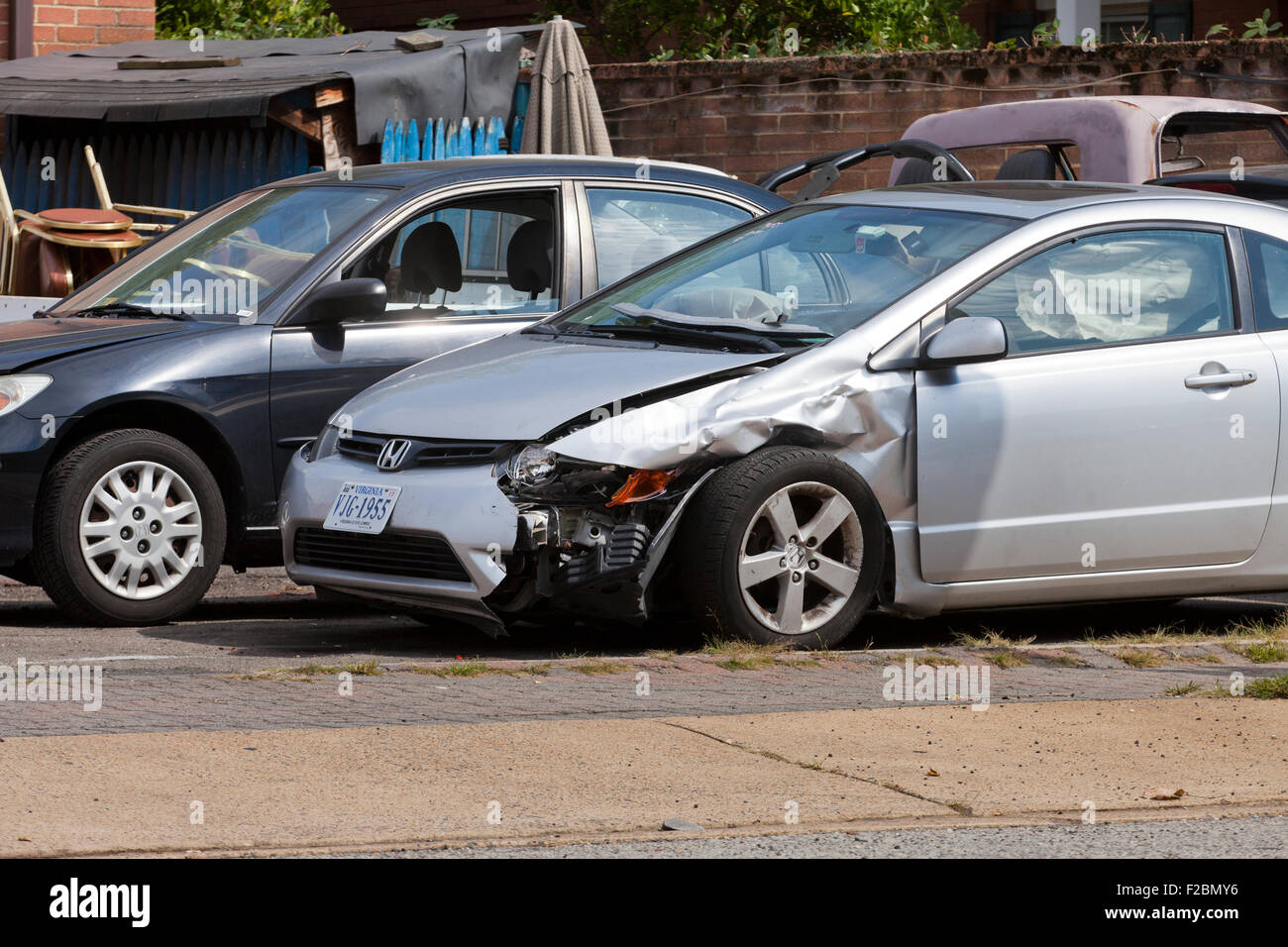 Auto mit Vorderrad-Kotflügel Kollisionsschaden - USA Stockfoto