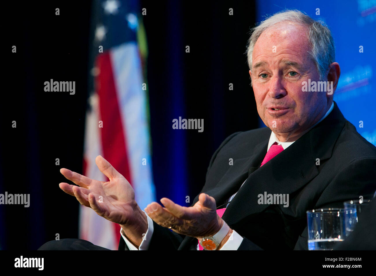 Washington DC, USA. 15. Sep, 2015. Stephen Schwarzman, Chairman und CEO von private Equity Firma The Blackstone Group, spricht während einer wirtschaftlichen Club of Washington-Veranstaltung in der Innenstadt von Washington, D.C., am 15. September 2015. Bildnachweis: Kristoffer Tripplaar/Alamy Live-Nachrichten Stockfoto