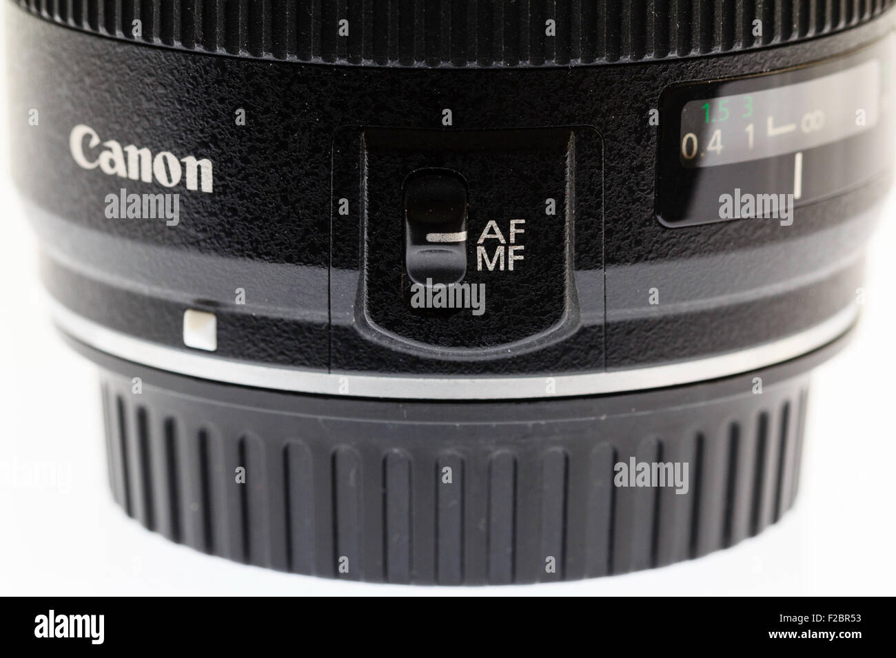 Nahaufnahme des fotografischen Canon Objektiv 10-22 mm, die die AF/MF, Autofokus, manueller Fokus Schalter, Taster. Stockfoto