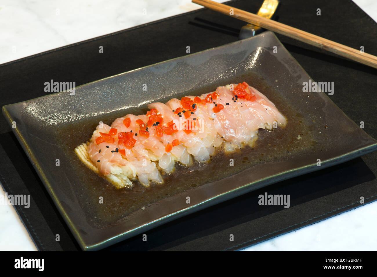 Japanische rohes Fischgericht mit sehr schönes arrangement Stockfoto
