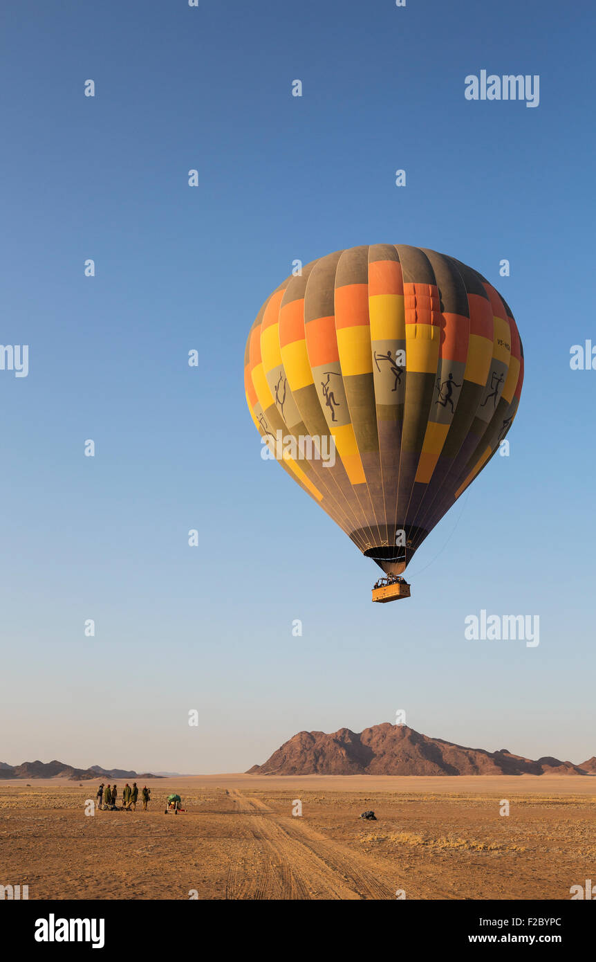 Heißluftballon-genau genommen-off in den frühen Morgenstunden, Namib-Wüste, Kulala Wilderness Reserve, Namibia Stockfoto