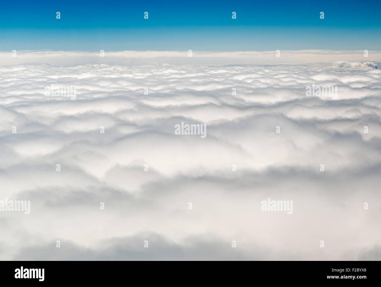 Trüben Wolken über den Wolken, Deutschland Stockfoto