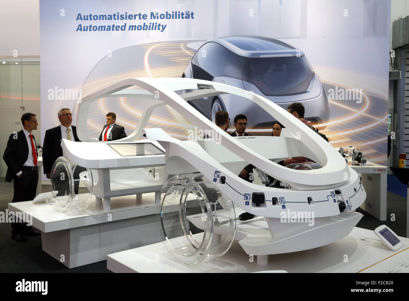 Frankfurt/M, 16.09.2015 - Connected Mobilitätssystem auf dem BOSCH-Stand auf der 66. internationalen Motor Show IAA 2015 (Internationale Automobil Ausstellung, IAA) in Frankfurt/Main, Deutschland Stockfoto