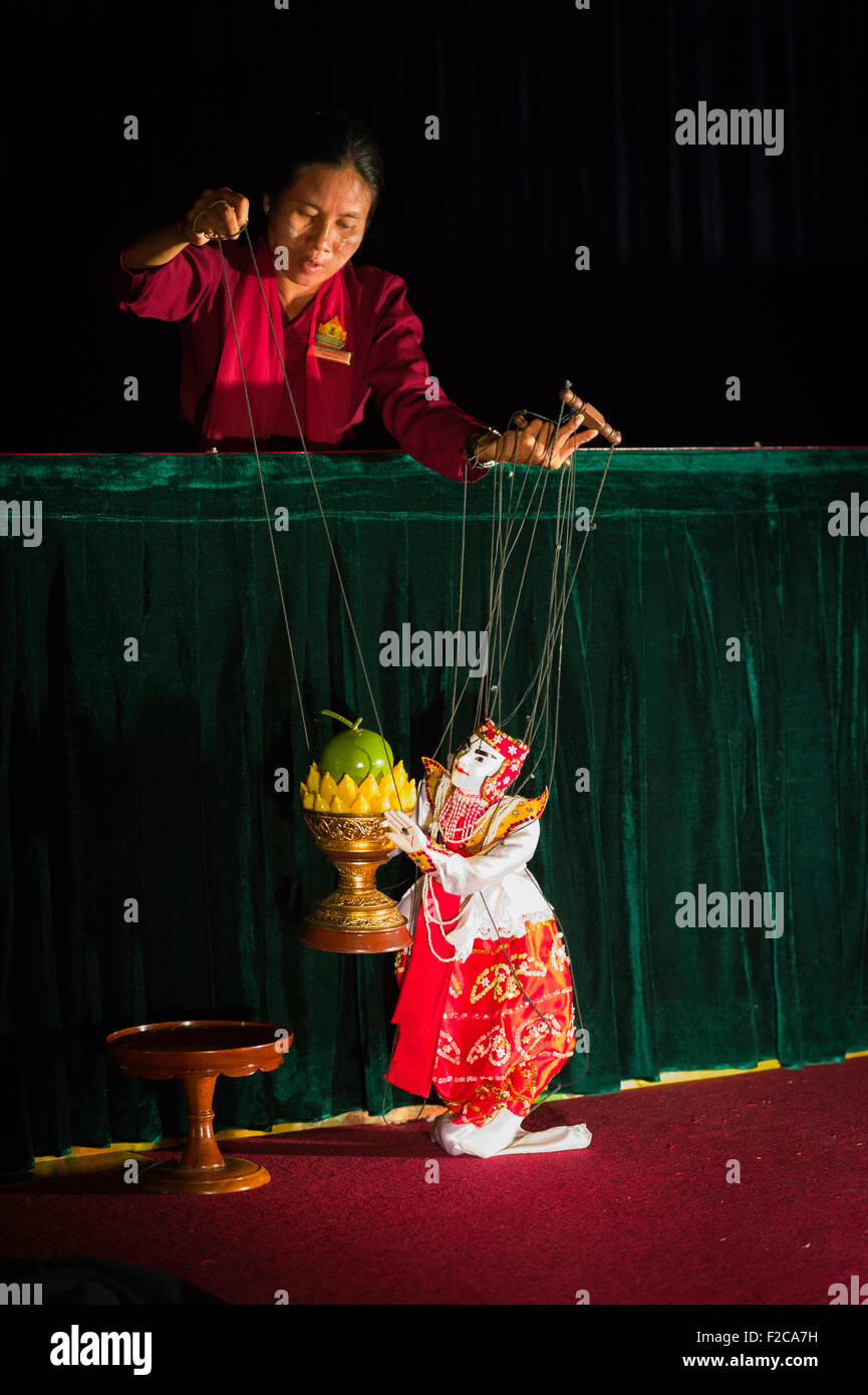 Burmesische traditionellen Puppentheater - Yangon, Myanmar Stockfoto