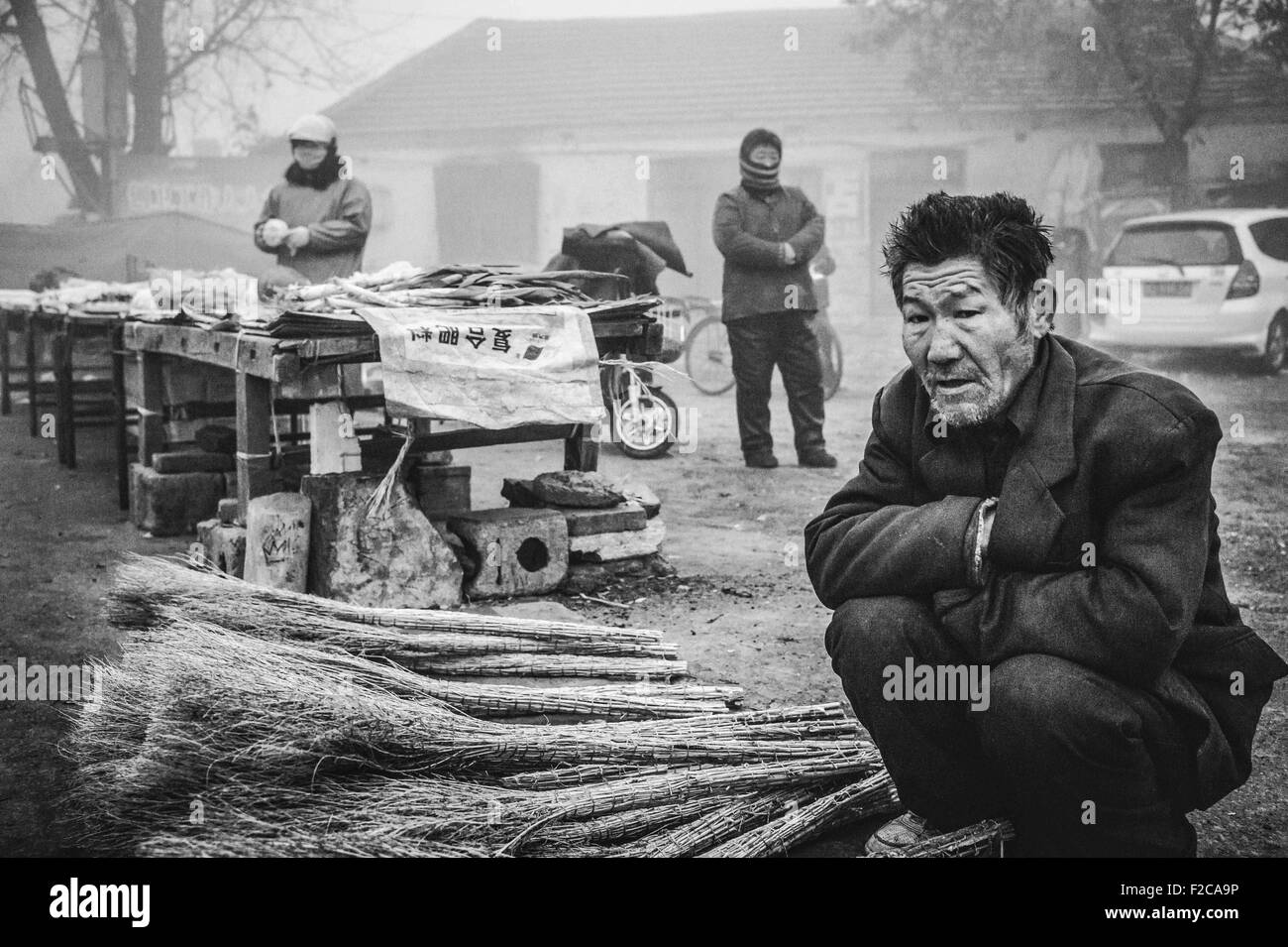 Zaozhuang, Shandong, CHN. 7. Dezember 2013. Zaozhuang, CHINA - 7. Dezember 2013: (Nur zur redaktionellen Verwendung. CHINA OUTï¼‰Zaozhuang, eine kleine Stadt war früher berühmt für Kohlen, Zement und dem zweiten Weltkrieg. Die Alterung Eisenbahn und abnehmende Kohlen wurde ein Engpass, und es konzentriert sich auf Übergangs der Reisebranche. Werfen Sie einen Blick auf innerhalb und außerhalb von Zaozhuang. © SIPA Asien/ZUMA Draht/Alamy Live-Nachrichten Stockfoto
