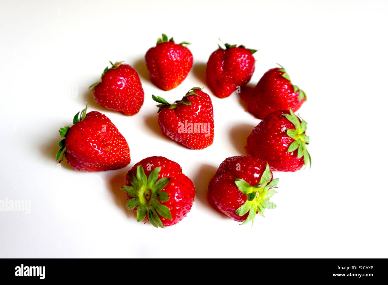 Frische Erdbeeren auf weißem Hintergrund isoliert Stockfoto