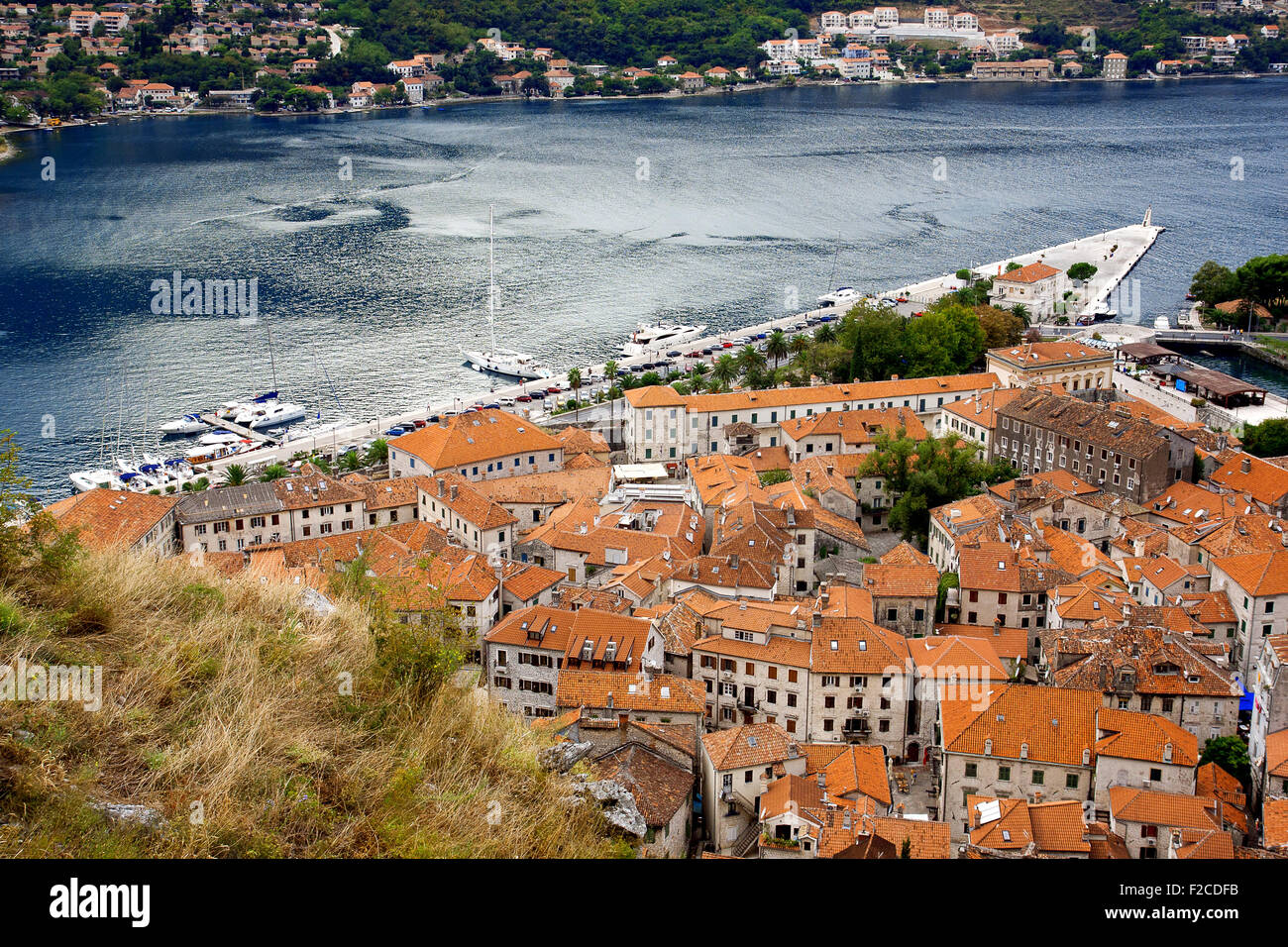 Panorama der Stadt von Kotor, Montenegro, und Adria Stockfoto