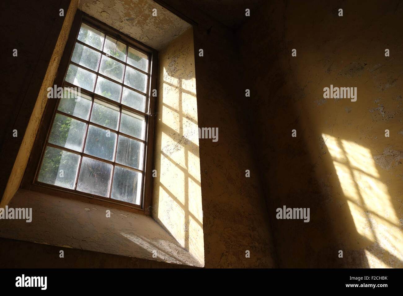 Alte Fenster Windows Sonnenstrahlen Sonnenlicht Cast Shadows Schatten Stockfoto