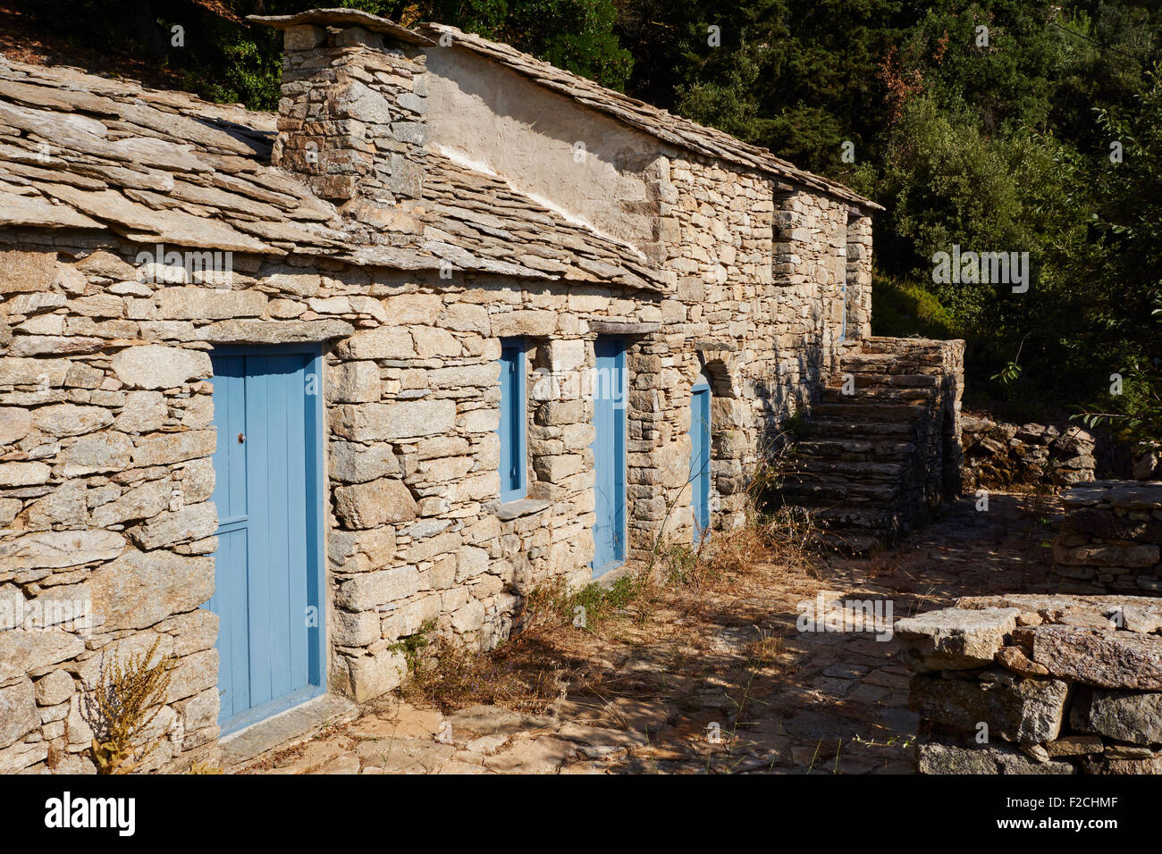 Vrakades, Ikaria, Griechenland. Das Haus Mikis Theodorakis lebte, als er auf die Insel verbannt wurde. Jetzt ist es ein Museum. Stockfoto
