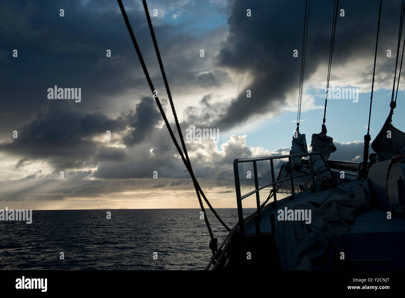 Die Gewässern vor den Norden Schottlands in der Nähe von den äußeren Hebriden können rau und stürmisch sein. Stockfoto