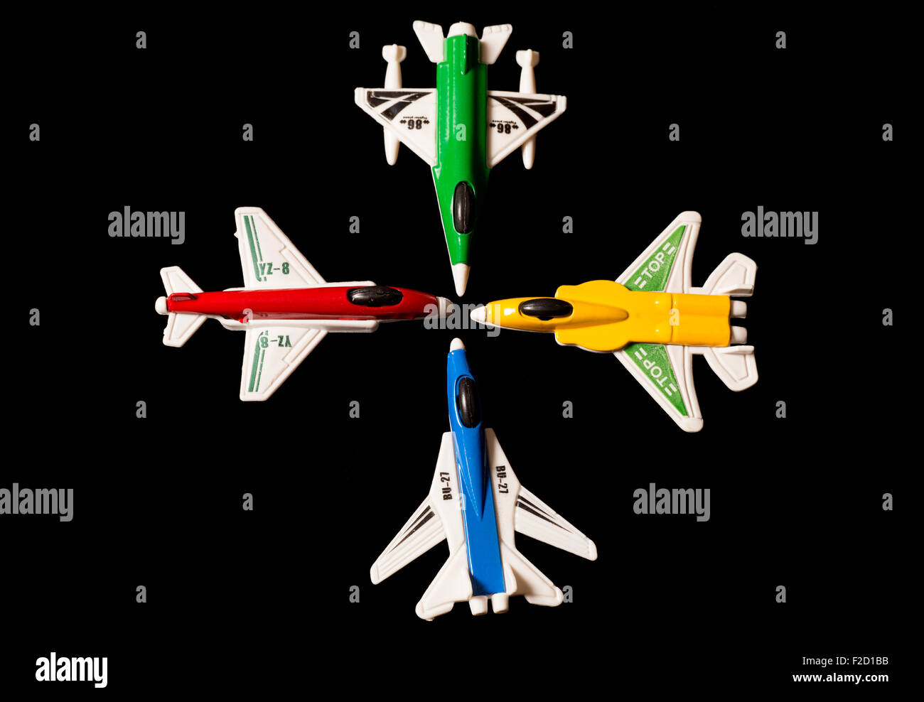 vier Flugzeug Partei Tasche Spielzeug auf schwarzem Hintergrund Stockfoto