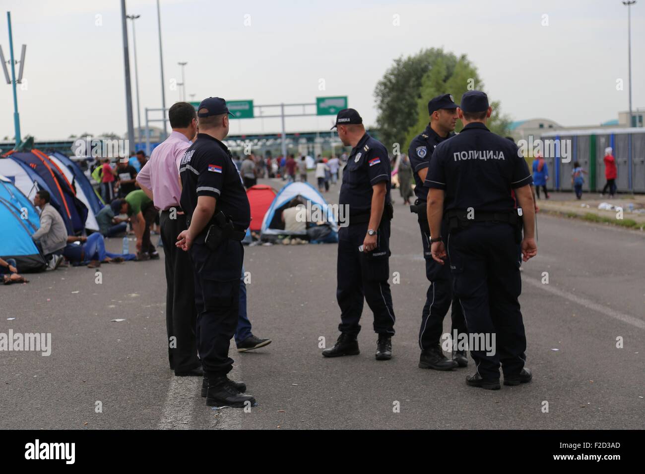 Horgos Serbien 16 September 15 Serbische Polizisten Wache Im Grenzgebiet Zwischen Ungarn Und Serbien In Horgos Nordlich Von Serbien Am 16 September 15 Die Serbisch Aussenministerium Am Mittwoch Veroffentlicht Eine Offizielle Note Erhielt