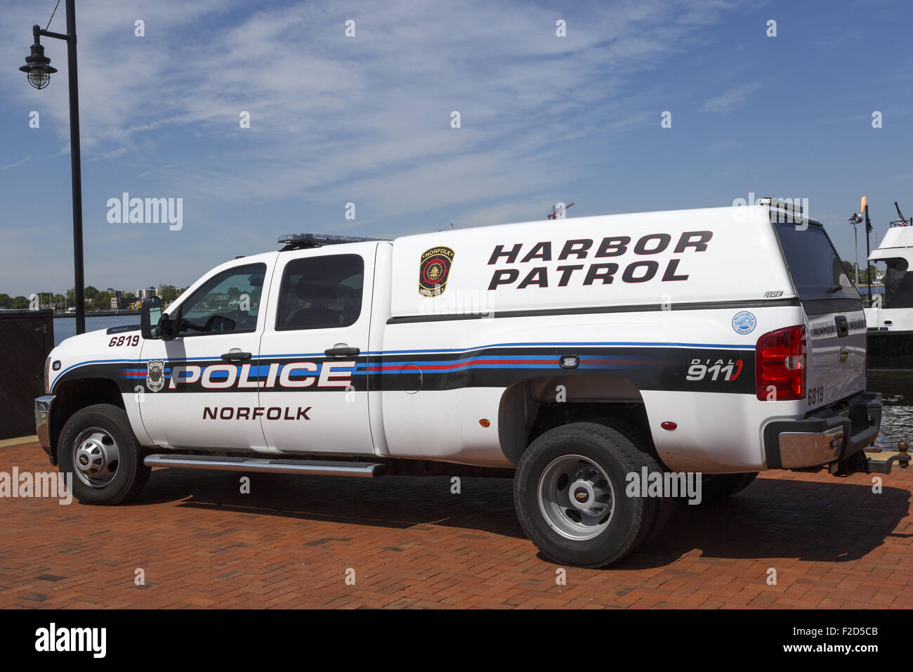 Hafen-Patrouille Polizeifahrzeug geparkt am Ufer vor Norfolk Virginia Stockfoto