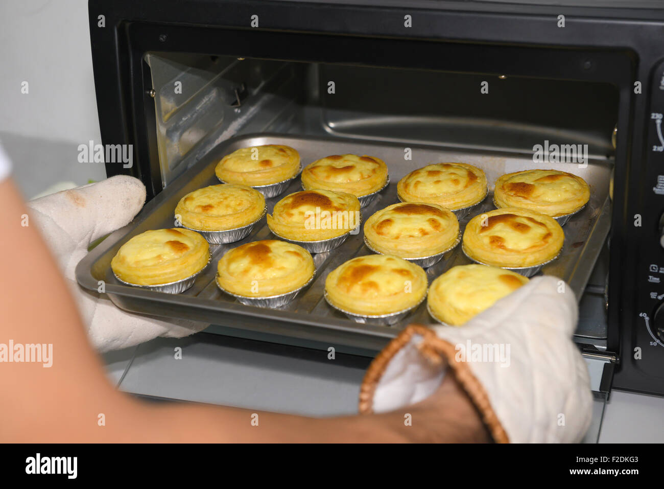 Aus dem ofen -Fotos und -Bildmaterial in hoher Auflösung – Alamy
