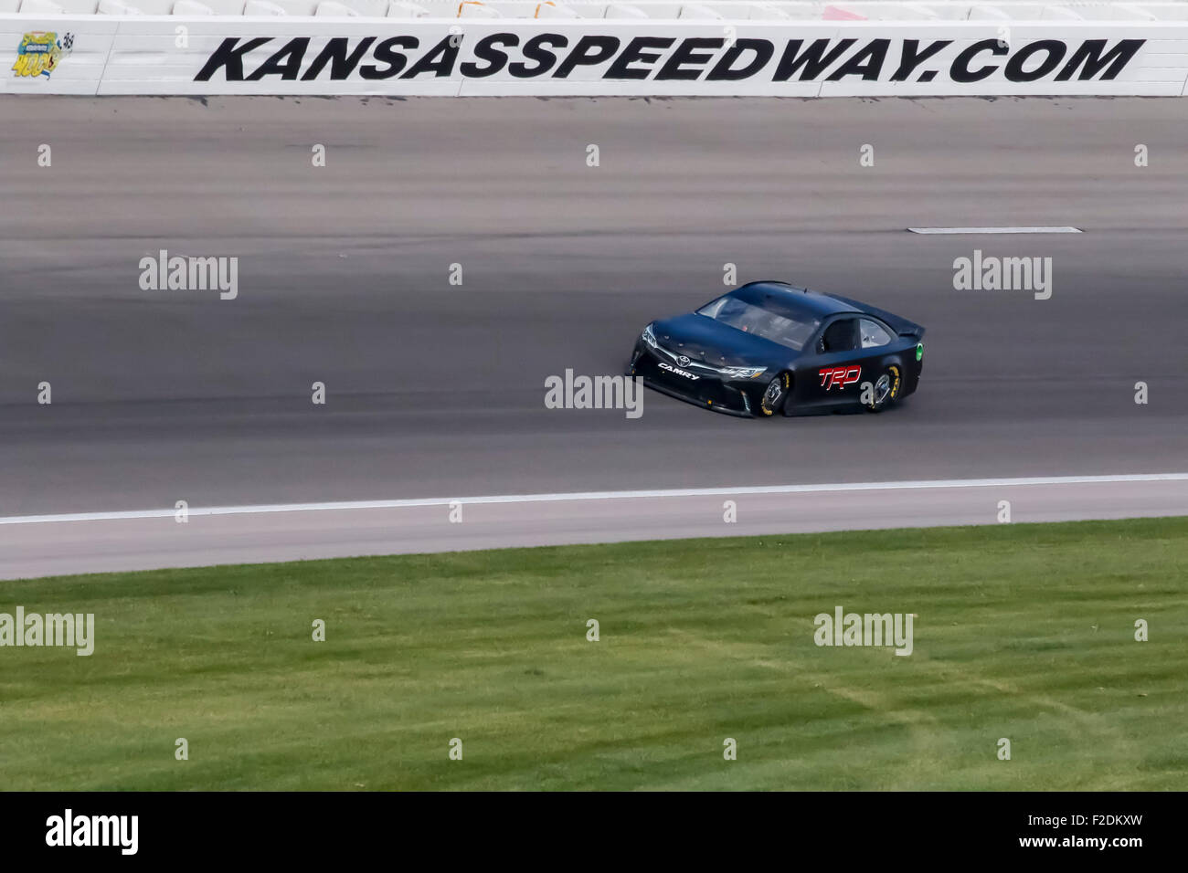 Kansas City, KS, USA. 16. Sep, 2015. Kansas City, KS - Sep 16, 2015: Die NASCAR Sprint Cup Series Teams nehmen an der Strecke für die NASCAR-Test auf dem Kansas Speedway in Kansas City, KS. Bildnachweis: Csm/Alamy Live-Nachrichten Stockfoto