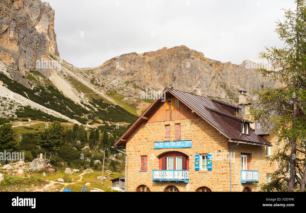 Blick auf den Passo Falzarego, Dolomiten in Italien Stockfoto