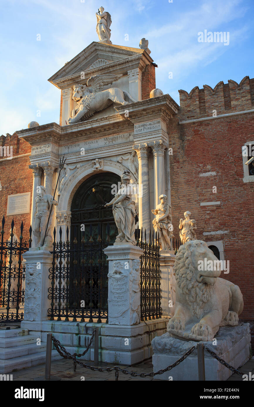 Statuen, Eingang des Arsenale in Venedig, Italien Stockfoto