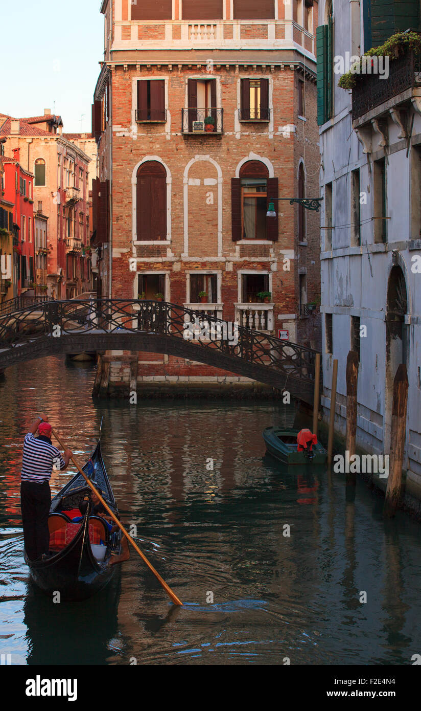 Foto eines typischen Gondoliere in Venedig Stockfoto