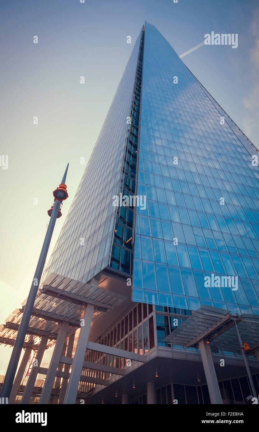 Einen niedrigen Winkel-Blick auf die Scherbe in London, Vereinigtes Königreich. Stockfoto