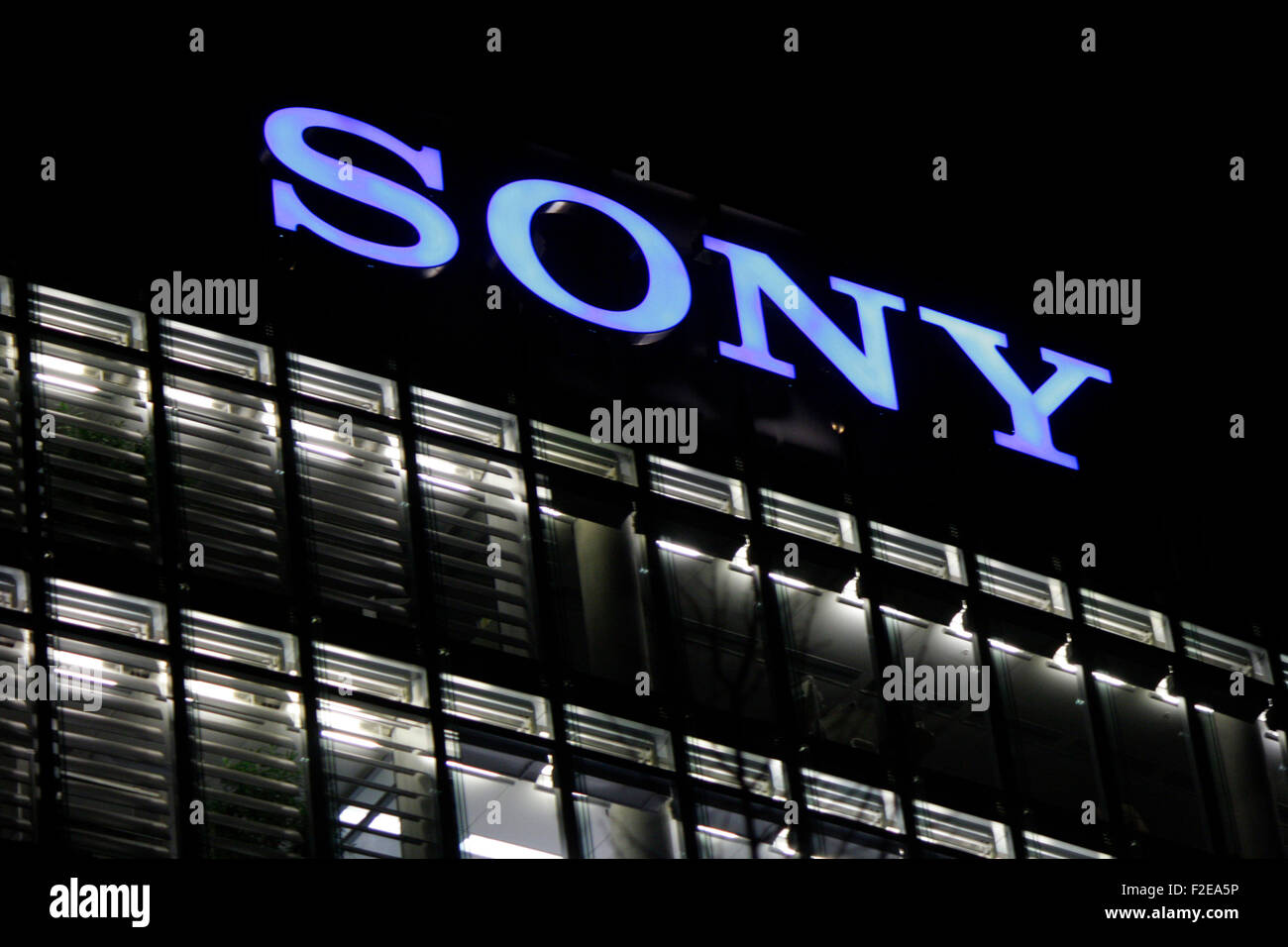 NOVEMBER 2013 - BERLIN: Marken: das Logo des Technologie-Unternehmens Sony, Berlin. Stockfoto