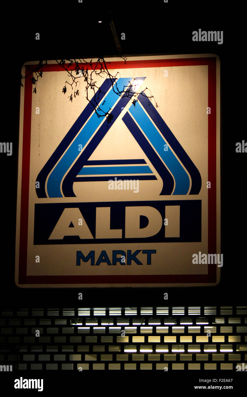 NOVEMBER 2013 - BERLIN: Marken: das Logo der Discounter "Aldi", Berlin. Stockfoto