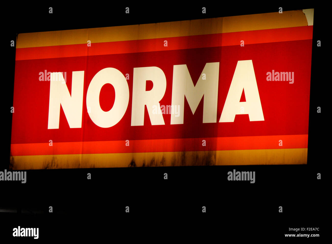 NOVEMBER 2013 - BERLIN: Marken: das Logo des Discounters "Norma", Berlin. Stockfoto