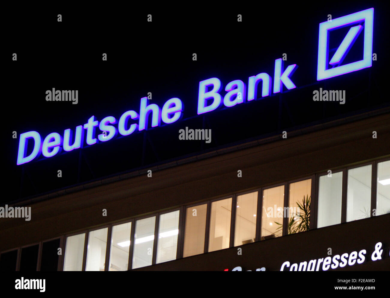 NOVEMBER 2013 - BERLIN: Marken: das Logo der deutschen Bank "Deutsche Bank", Berlin. Stockfoto