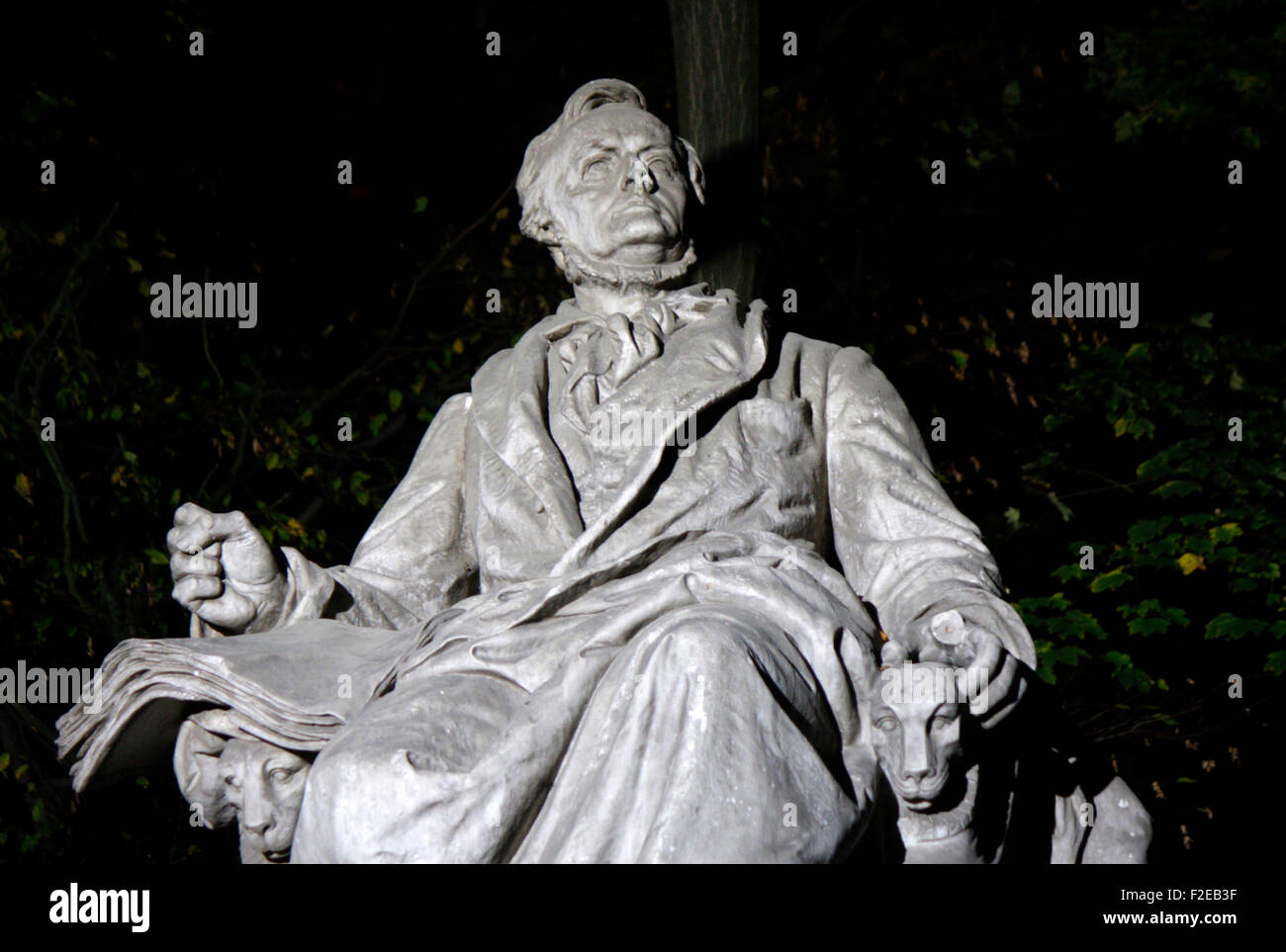 NOVEMBER 2013 - BERLIN: eine Statue von der deutsche Komponist Richard Wagner im Tiergarten in Berlin des 19. Jahrhunderts. Stockfoto